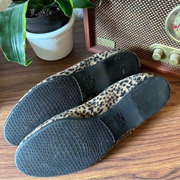 Stuart Weitzman Lastikon Leopard Print Suede Ballet Flats - Picture 3 of 7
